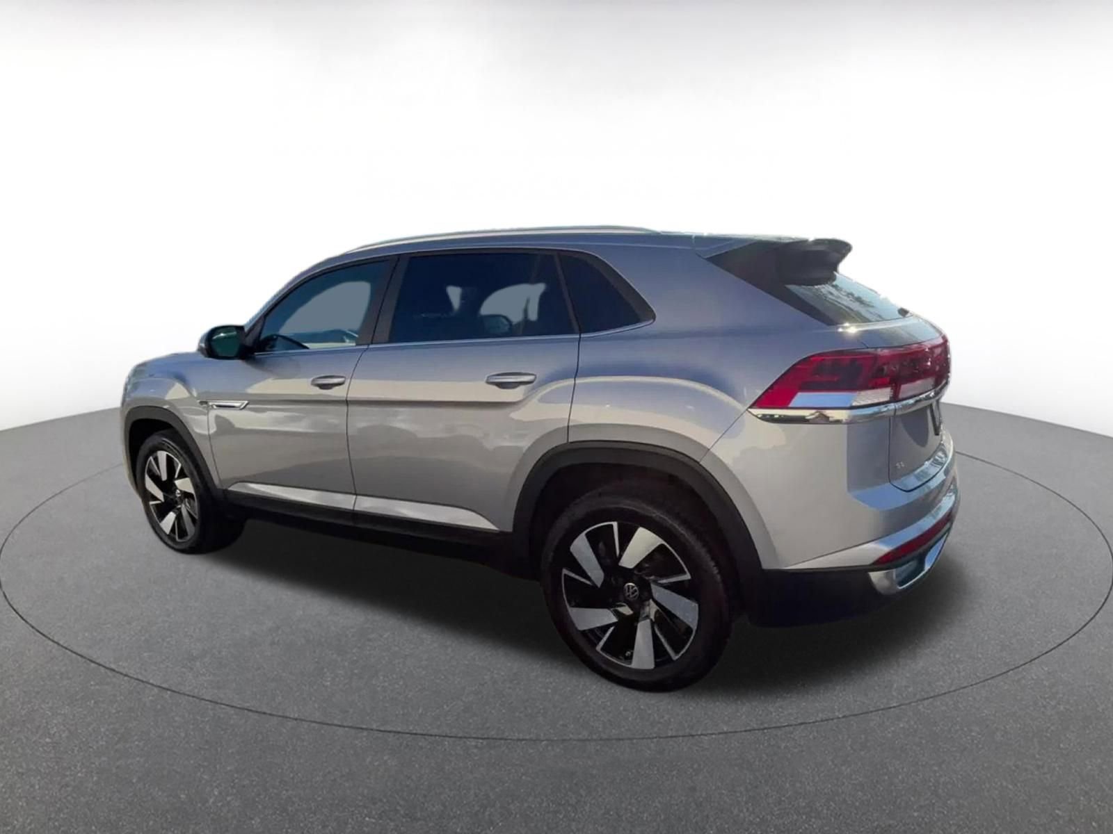 Used 2025 Volkswagen Atlas Cross Sport SE image 10