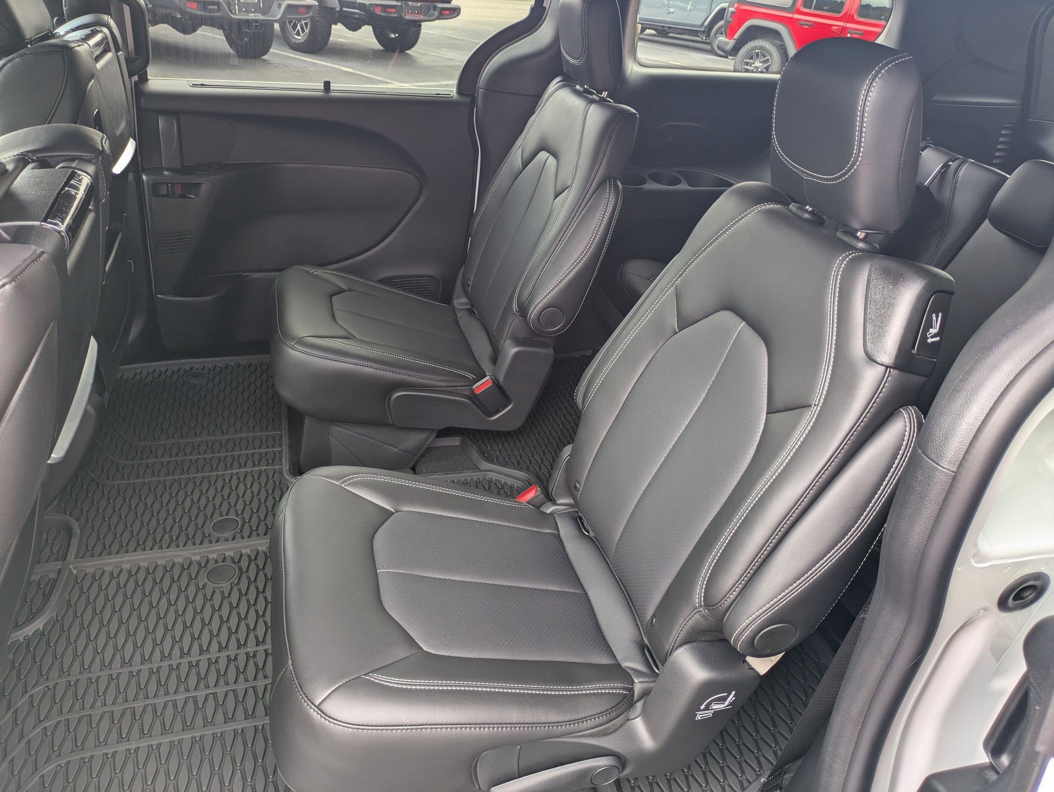 New 2026 Chrysler Pacifica Select image 25