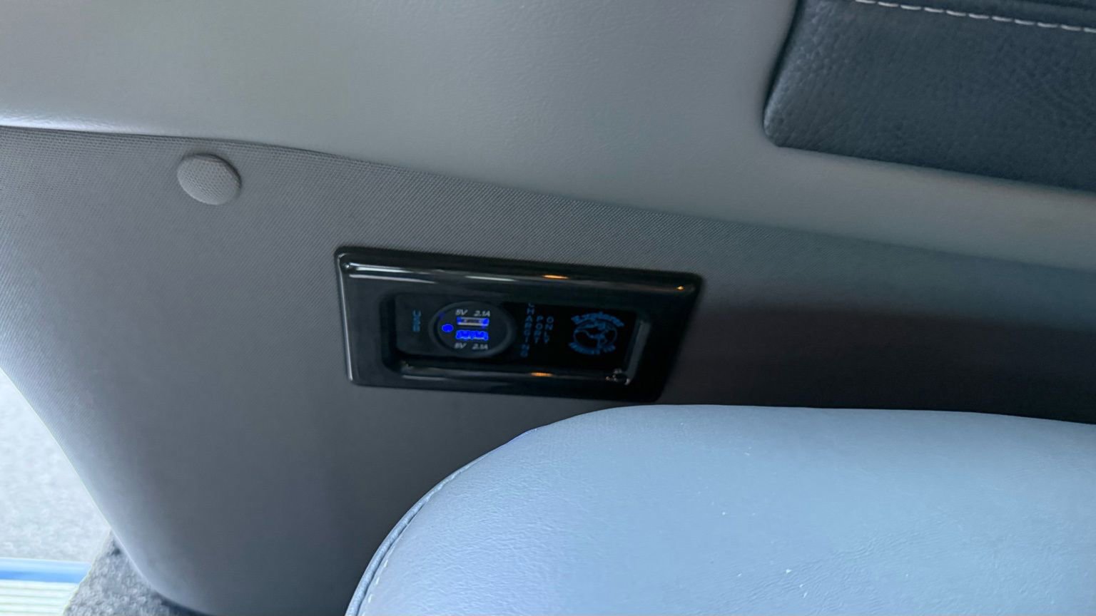 Used 2023 Chevrolet Express 2500 image 17