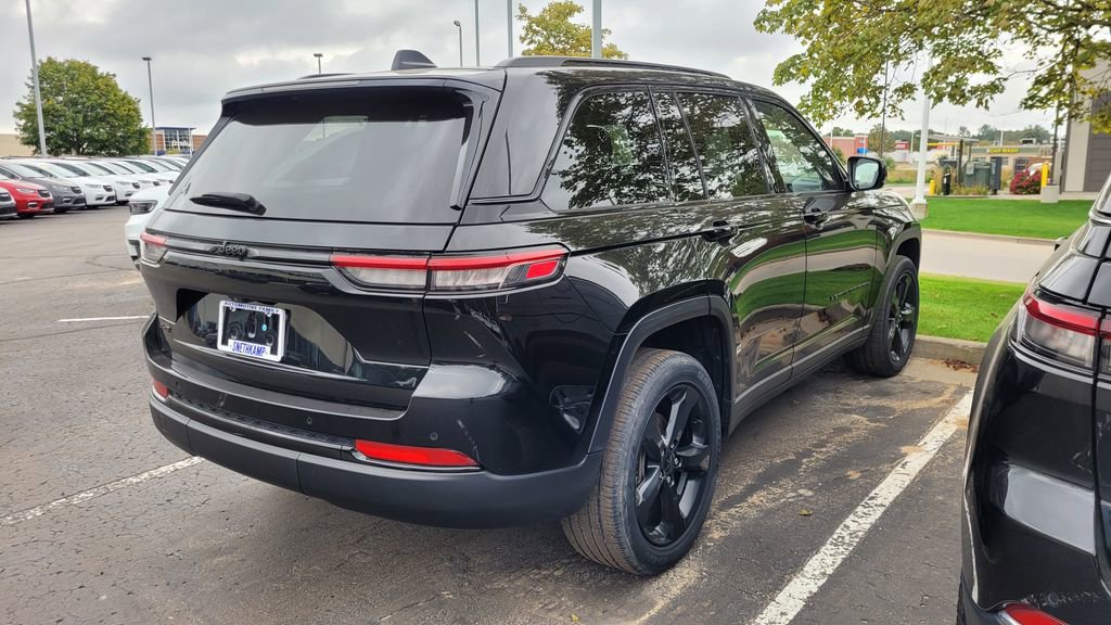 Used 2022 Jeep Grand Cherokee Altitude image 6