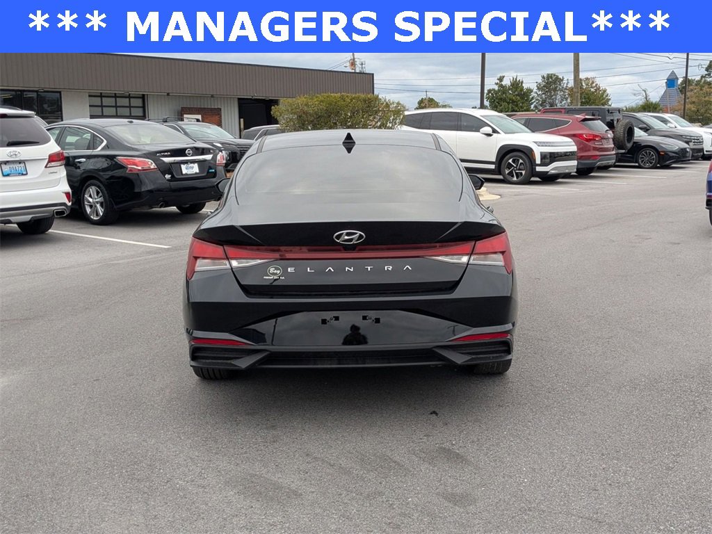 Used 2023 Hyundai Elantra SEL w/ Convenience Package image 6