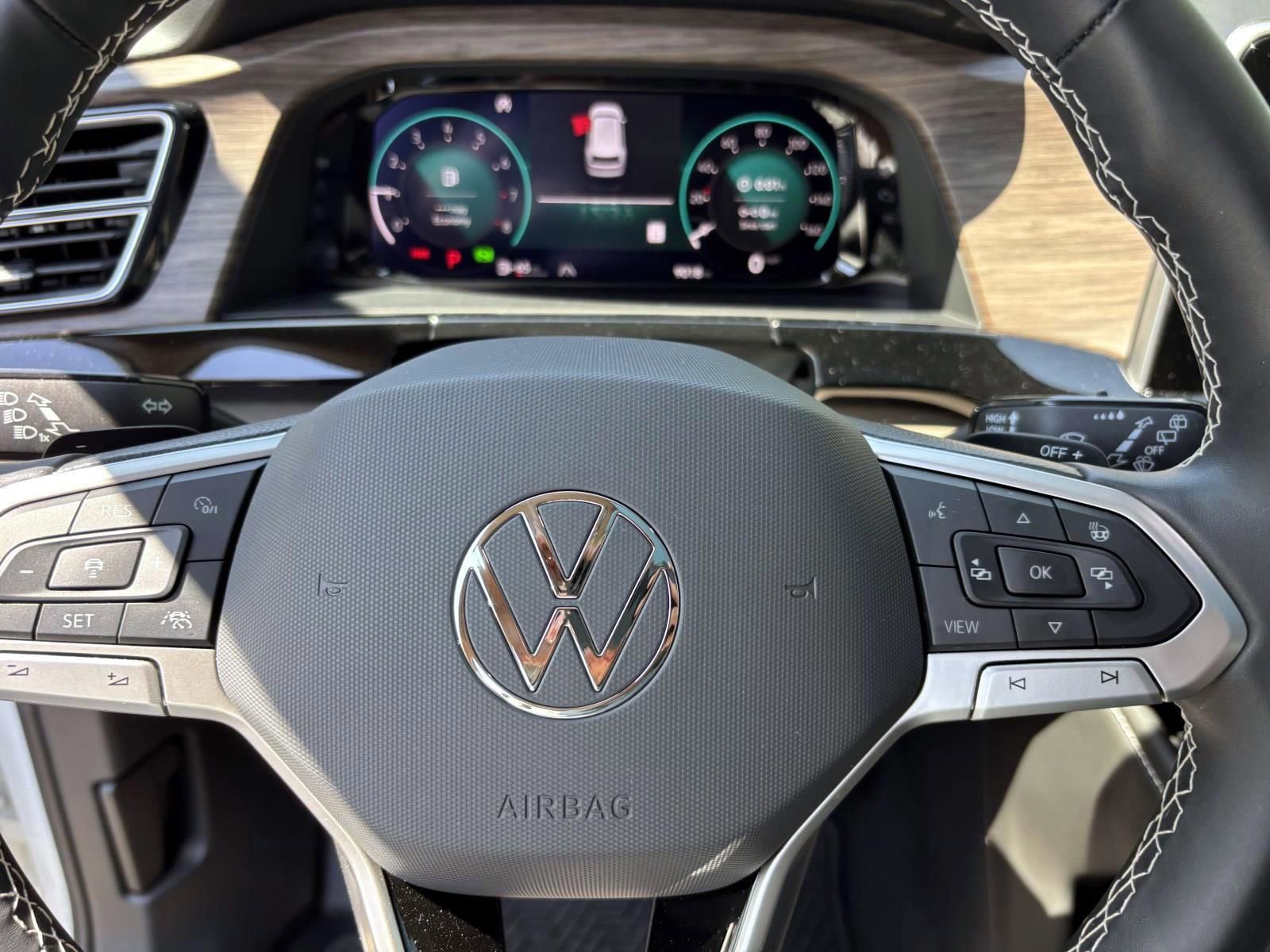 Used 2024 Volkswagen Atlas SEL AWD/4WD image 16