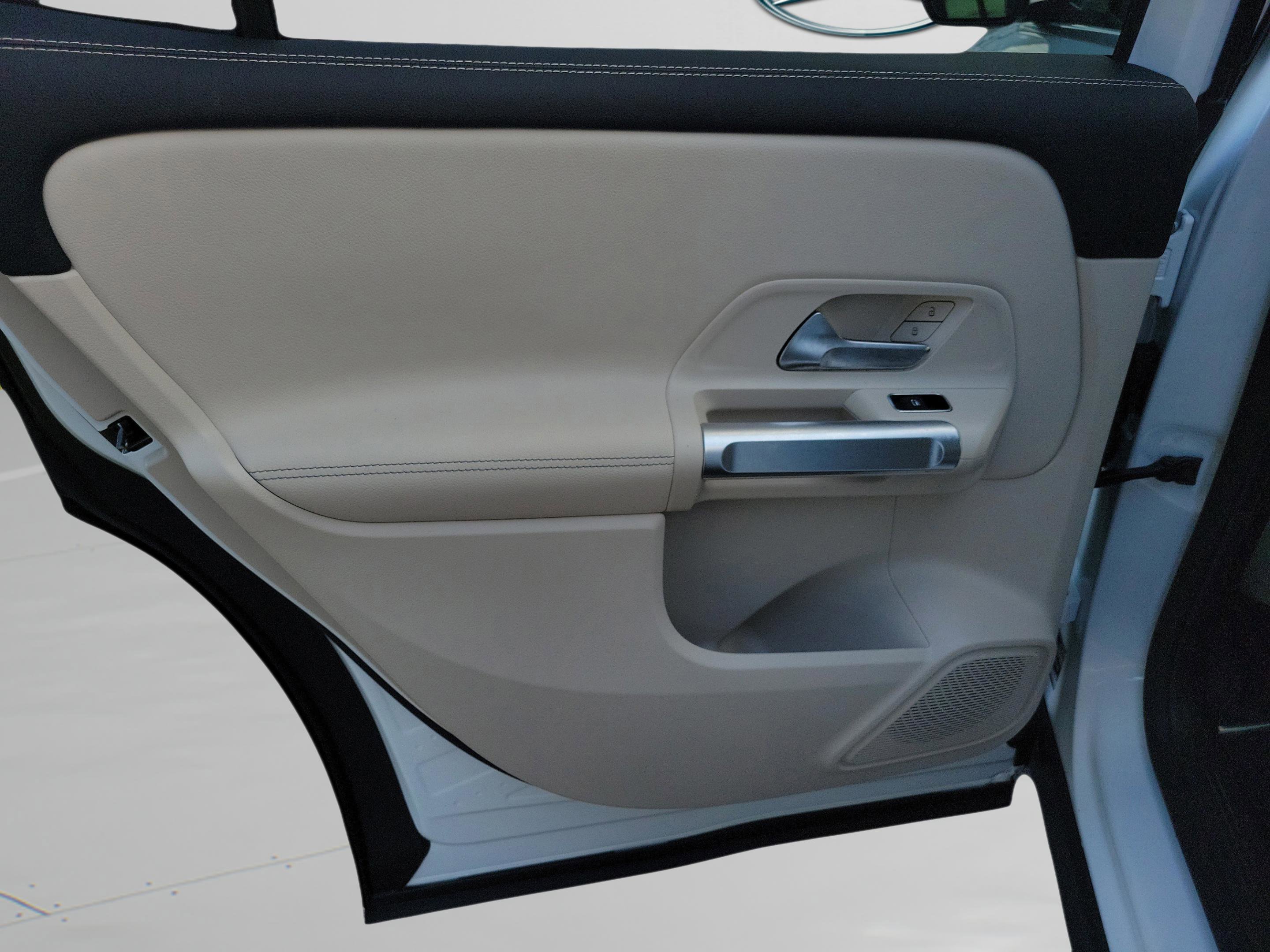 Certified 2025 Mercedes-Benz GLB 250 image 11