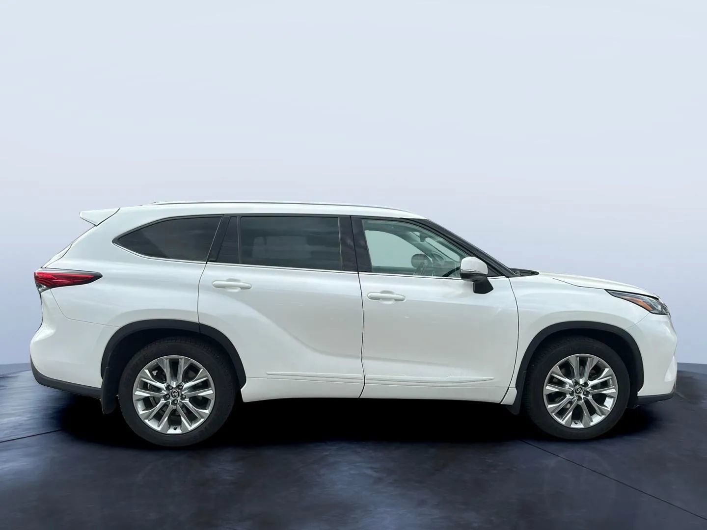 Used 2021 Toyota Highlander Limited image 8