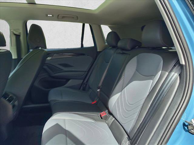 New 2026 Volkswagen Tiguan SE FWD image 12