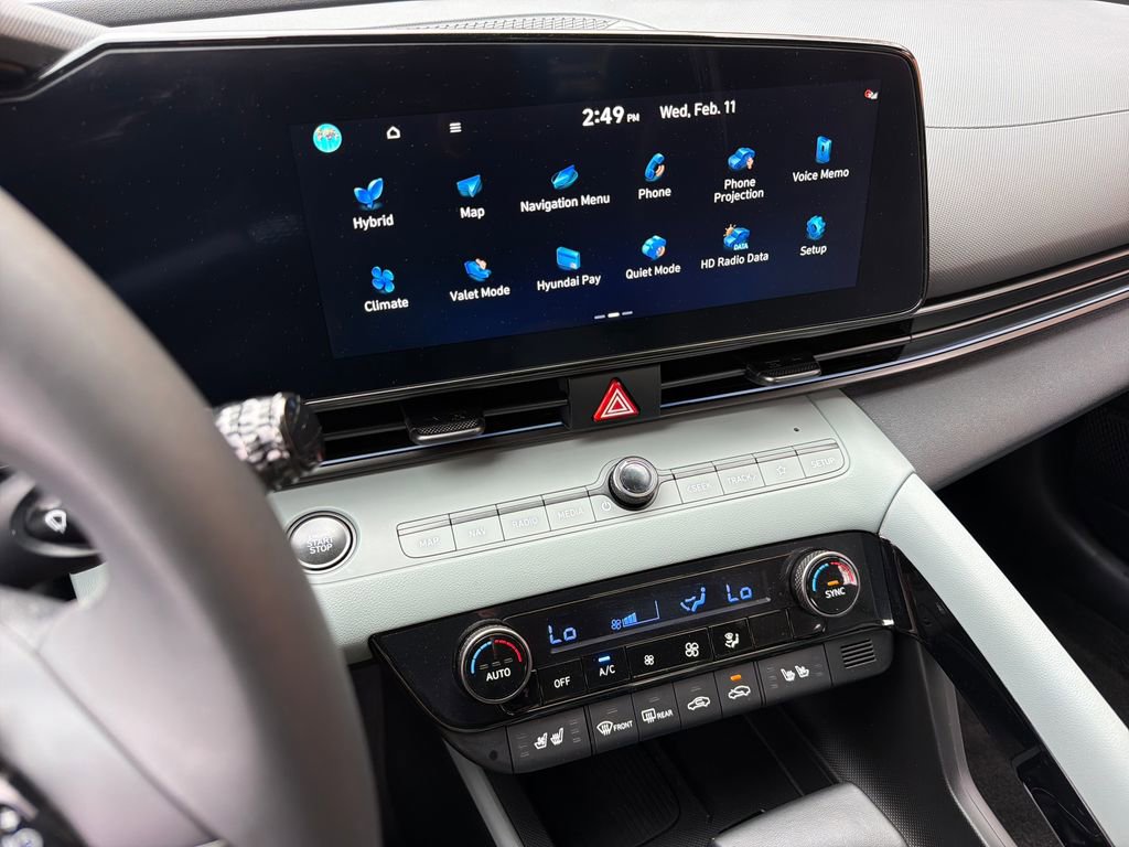 Used 2025 Hyundai Elantra Limited w/ Cargo Package image 25