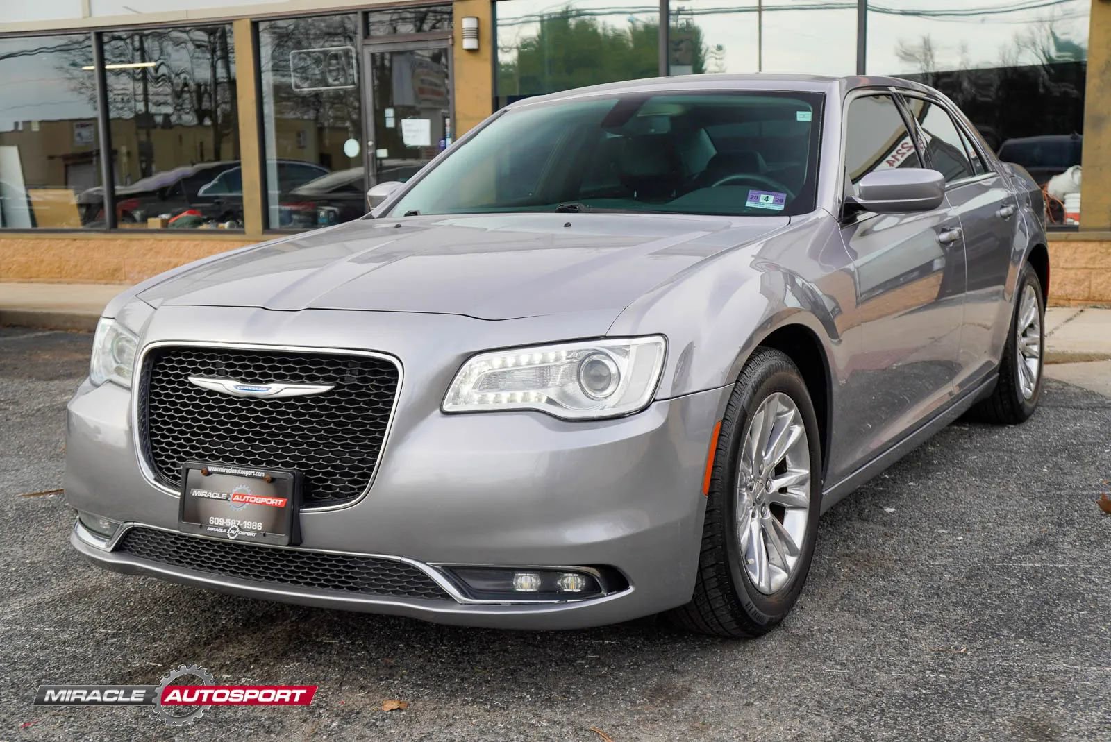 Used 2017 Chrysler 300 Limited w/ Driver Convenience Group RWD image 3