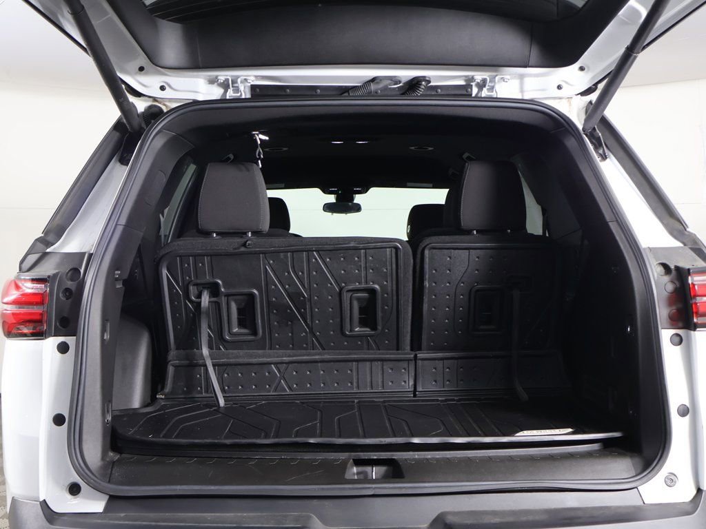 Used 2023 Chevrolet Traverse LT w/ LPO, Floor Liner Package image 20