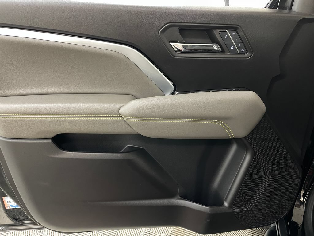 Used 2024 Chevrolet Colorado ZR2 w/ ZR2 Convenience Package III AWD/4WD image 27
