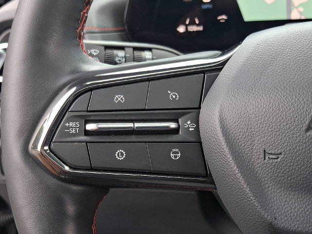Used 2025 Chevrolet Traverse RS FWD image 22
