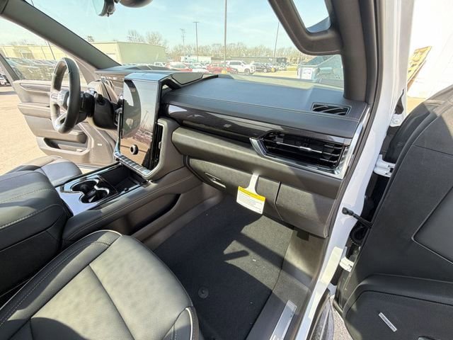 New 2026 GMC Yukon XL Elevation w/ Elevation Premium Package AWD/4WD image 28