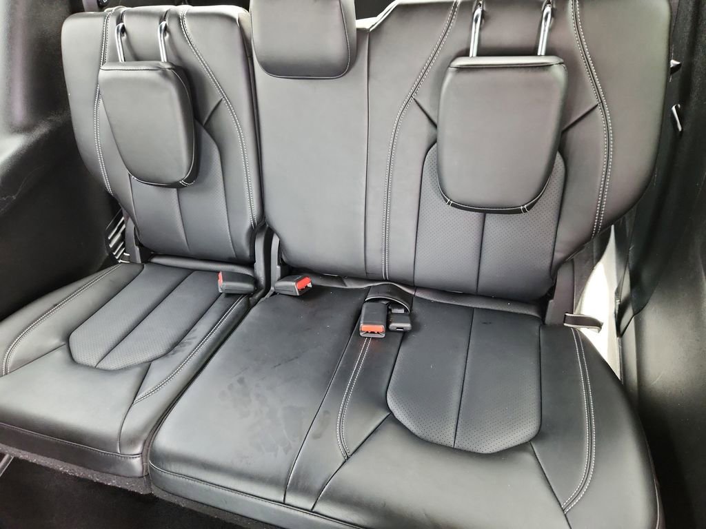 Used 2025 Chrysler Pacifica Select image 9