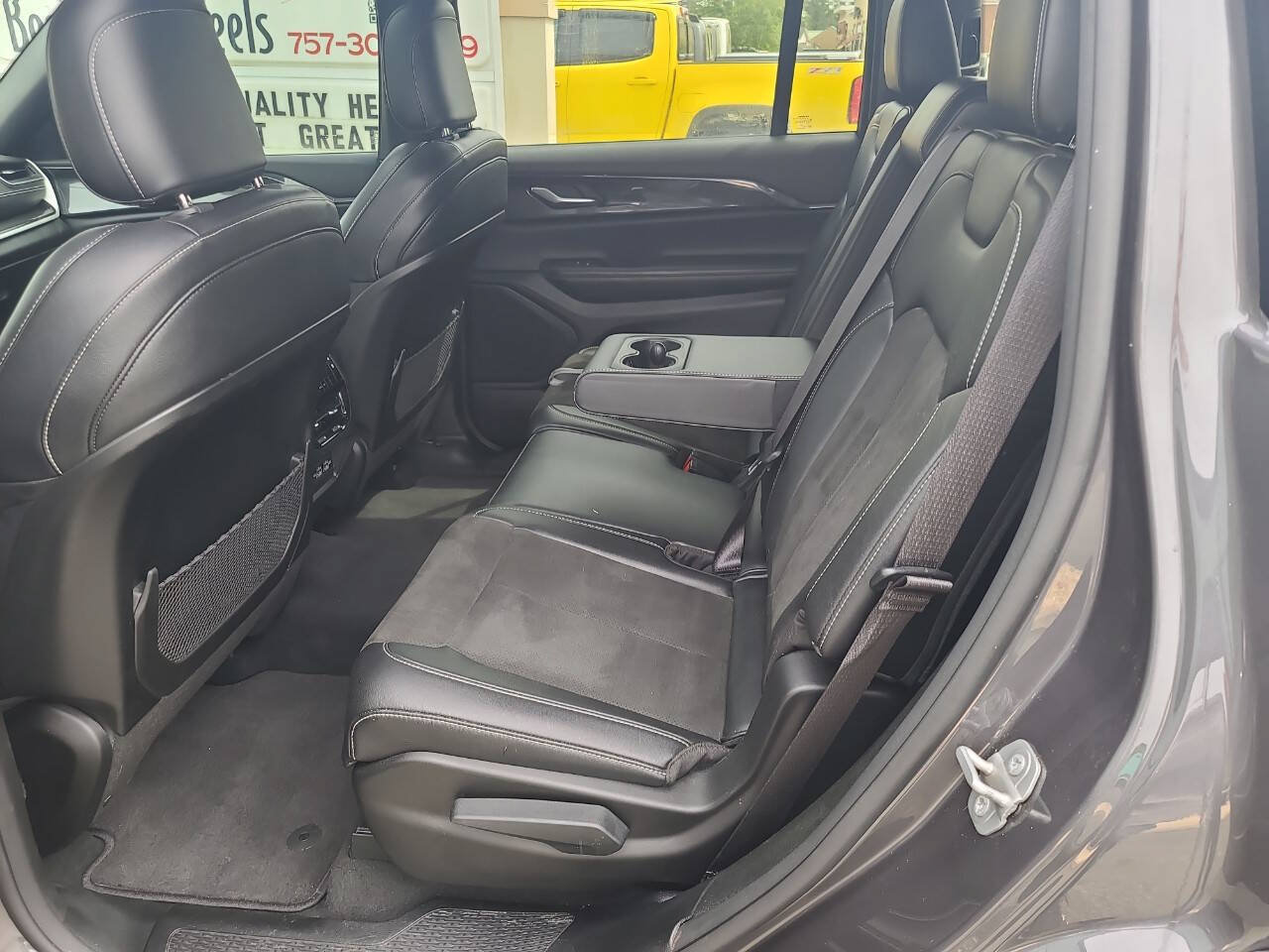 Used 2023 Jeep Grand Cherokee L Laredo RWD image 31