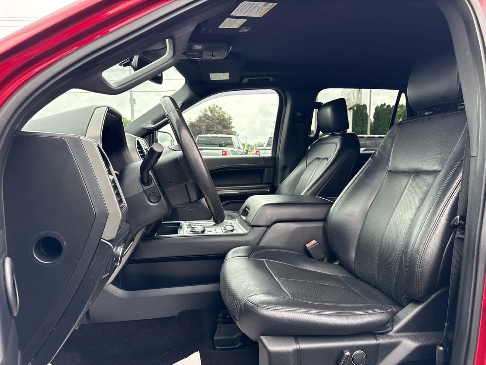 Used 2018 Ford Expedition XLT w/ Equipment Group 202A AWD/4WD image 10