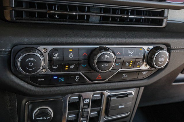 Used 2024 Jeep Wrangler Sahara w/ Technology Group AWD/4WD image 19