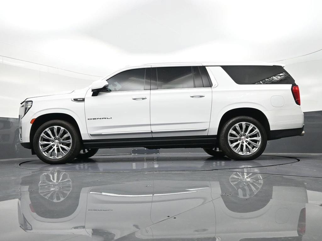 Used 2022 GMC Yukon XL Denali w/ Denali Premium Package image 26