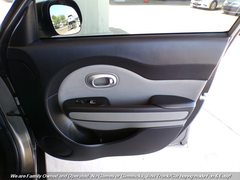 Used 2017 Kia Soul + FWD image 29