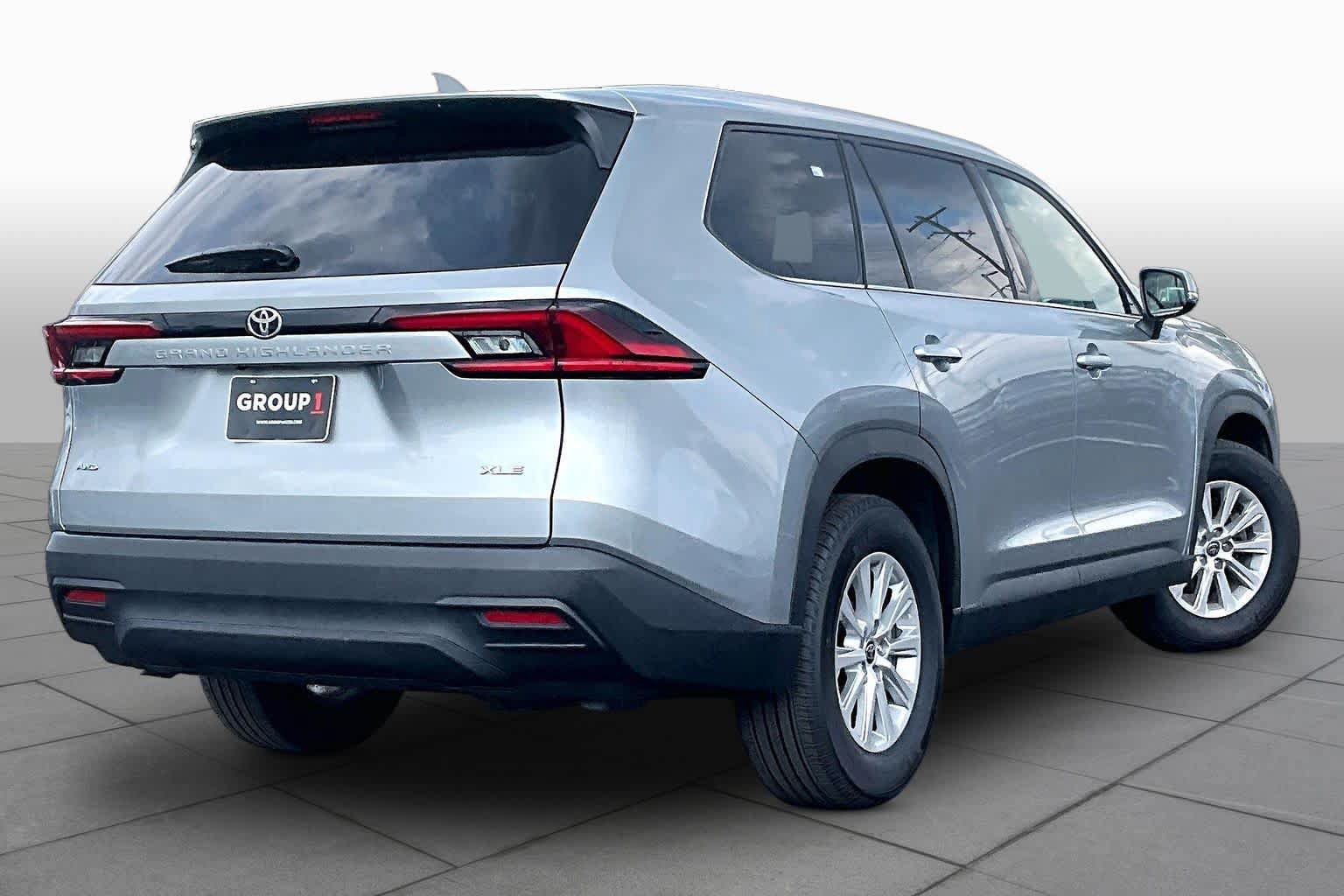 Used 2025 Toyota Grand Highlander AWD image 13