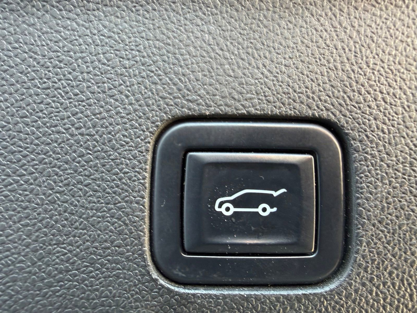 Used 2022 Chevrolet Suburban Z71 AWD/4WD image 27