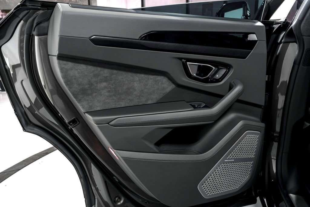 Used 2021 Lamborghini Urus image 31