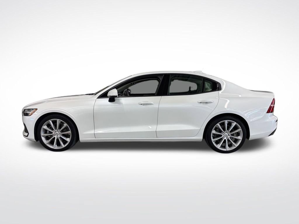 Used 2021 Volvo S60 T5 Momentum image 2