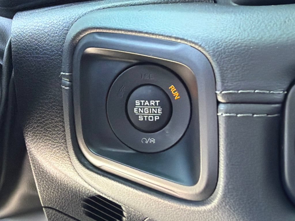 Used 2024 Jeep Wrangler Unlimited Rubicon AWD/4WD image 31