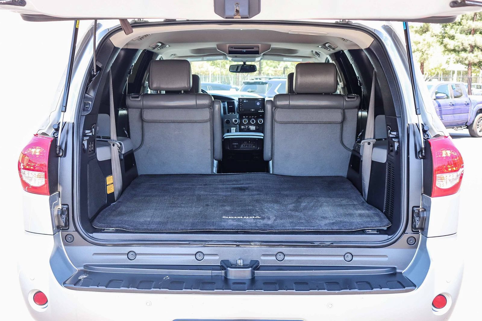 Used 2016 Toyota Sequoia Limited w/ Safety & Convenience Package AWD/4WD image 33