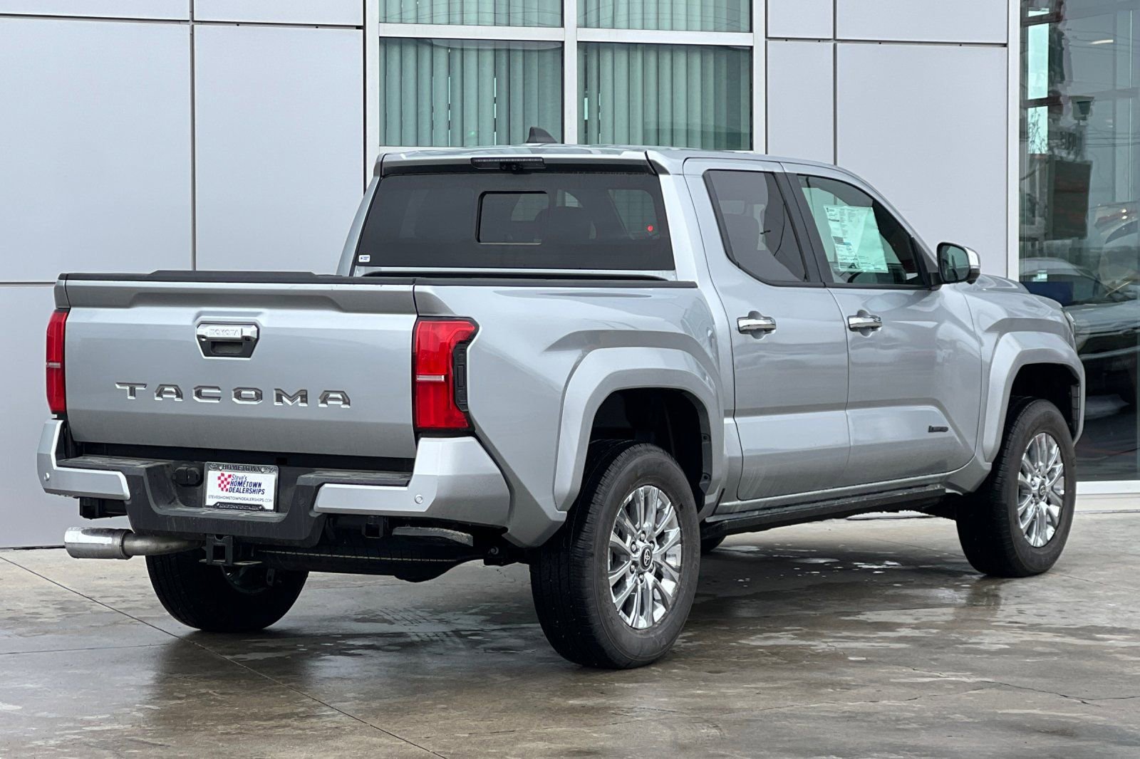 Used 2024 Toyota Tacoma Limited w/ Limited Package (LT) AWD/4WD image 4