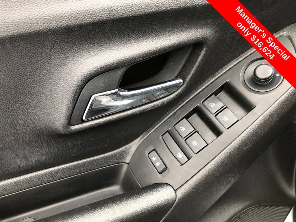 Used 2022 Chevrolet Trax LS w/ Tint and Cruise Package image 20