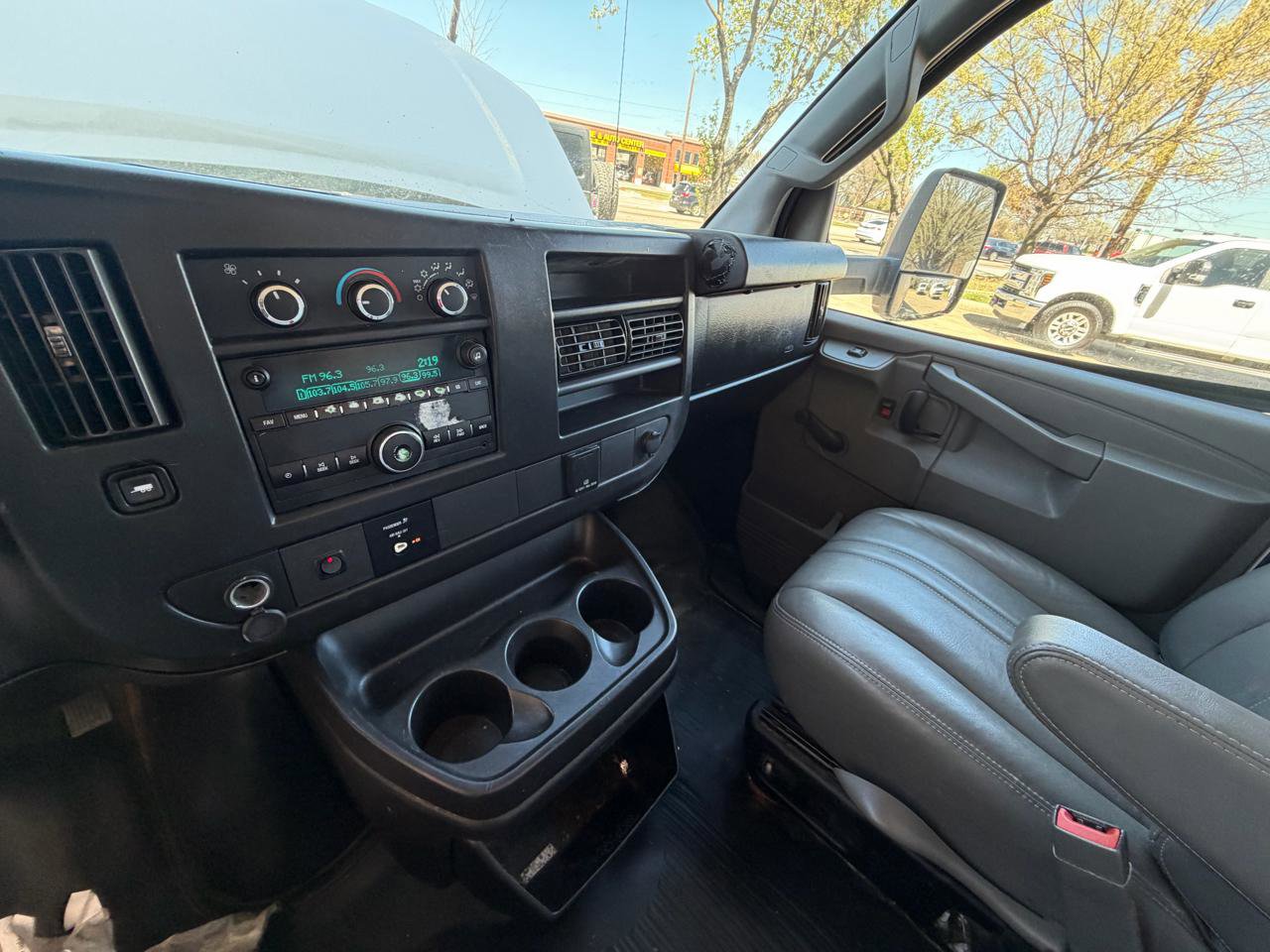 Used 2017 Chevrolet Express 3500 RWD image 45