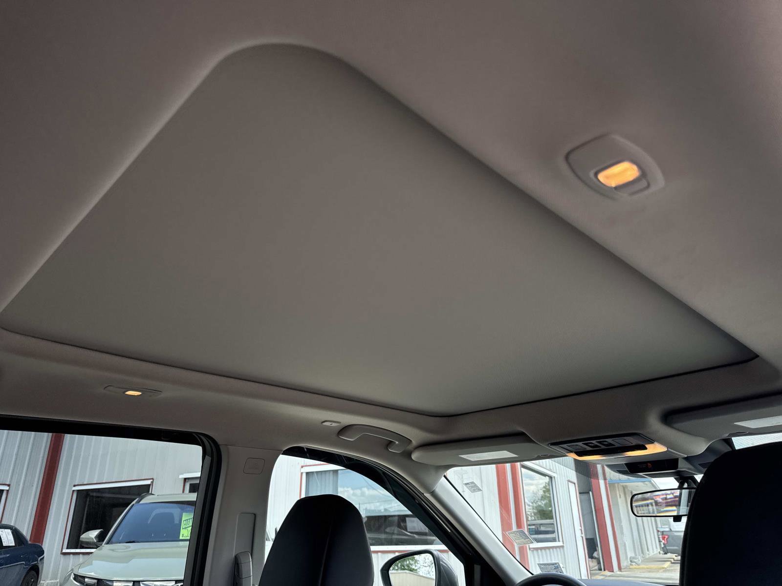 Used 2024 Nissan Rogue SV w/ SV Premium Package image 10