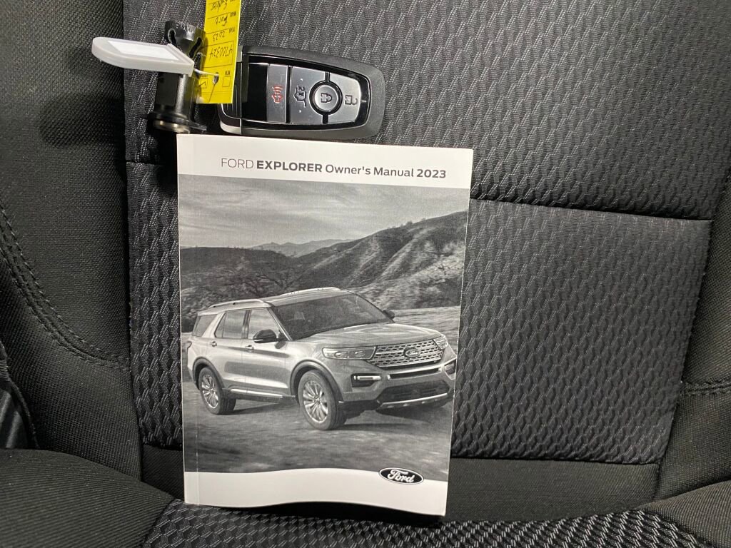 Used 2023 Ford Explorer XLT w/ Class IV Trailer Tow Package image 4