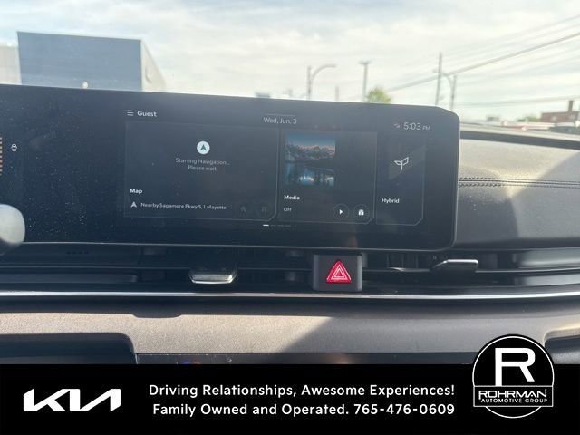 Used 2025 Kia Carnival EX FWD image 11