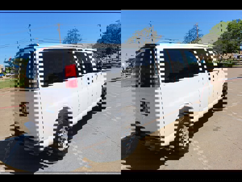 Used 2025 Chevrolet Express 3500 LS RWD image 6