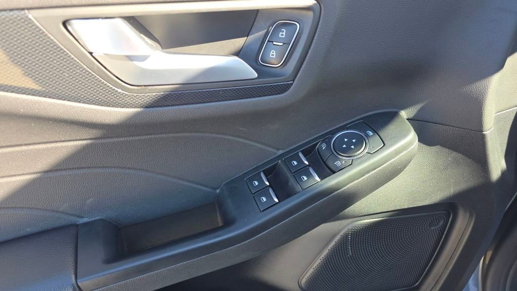 Used 2025 Ford Escape ST-Line image 24