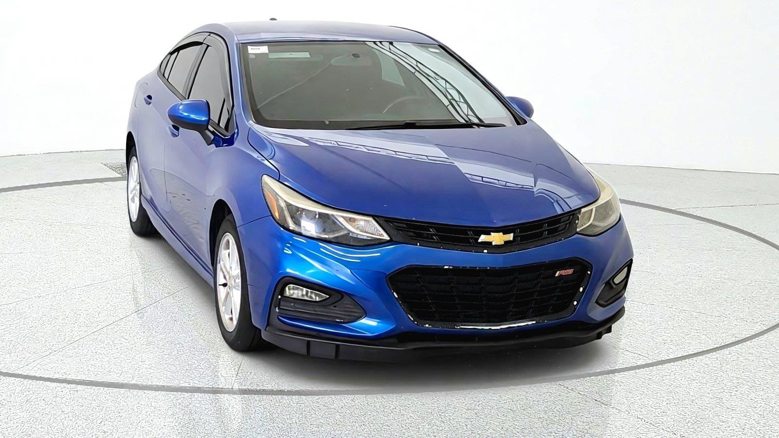 Used 2018 Chevrolet Cruze LT w/ Convenience Package FWD image 2