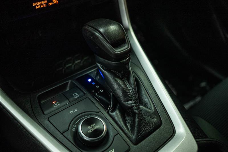 Used 2021 Toyota RAV4 LE image 19