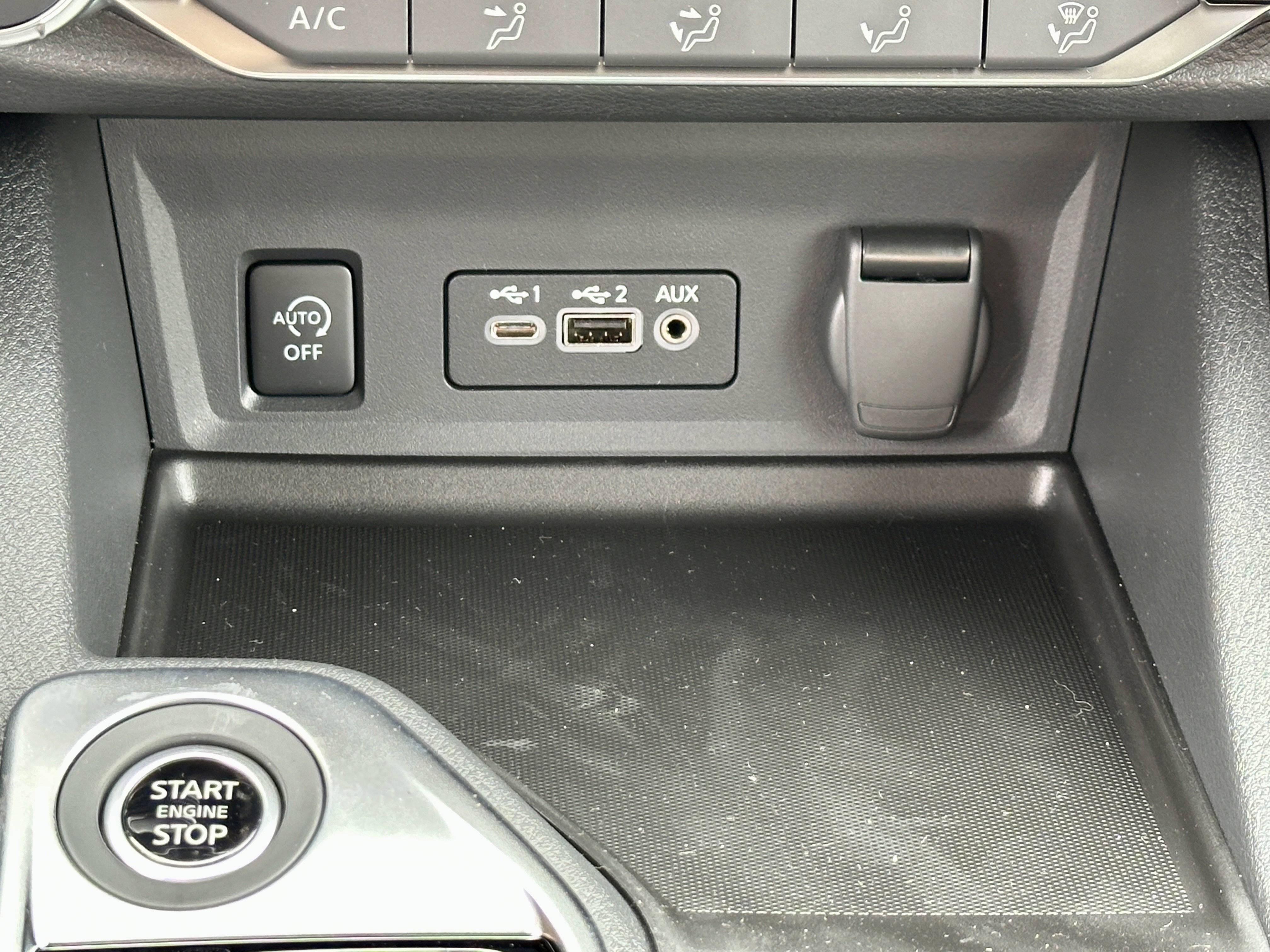 Used 2025 Nissan Sentra SV image 10