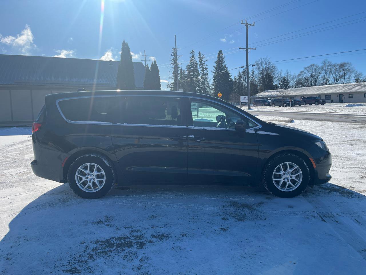 Used 2017 Chrysler Pacifica LX image 6