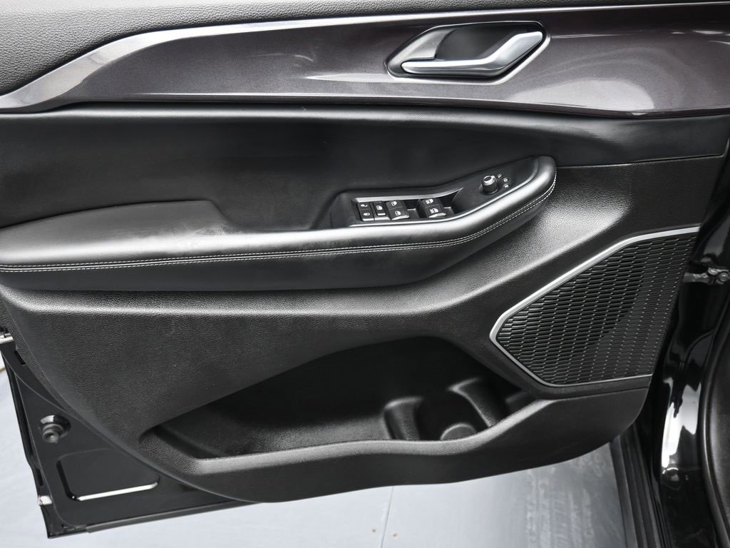 Used 2022 Jeep Grand Cherokee L Laredo image 9