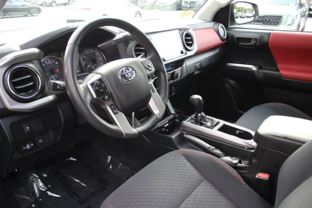 Used 2021 Toyota Tacoma SR5 AWD/4WD image 3
