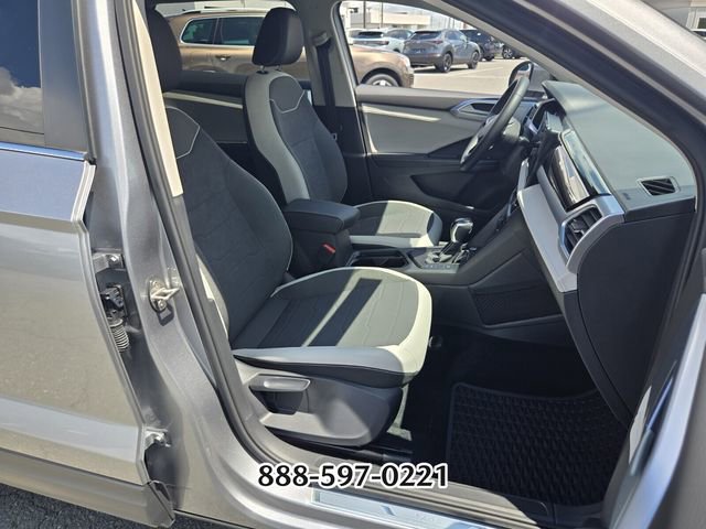 Used 2025 Volkswagen Taos SE FWD image 19