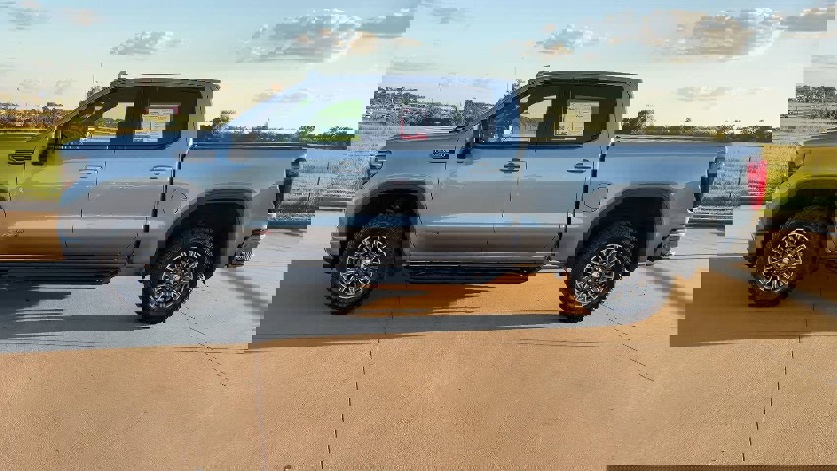 Used 2024 GMC Sierra 1500 AT4 w/ Technology Package image 6