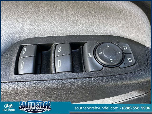 Used 2023 Chevrolet Equinox LS AWD/4WD image 19