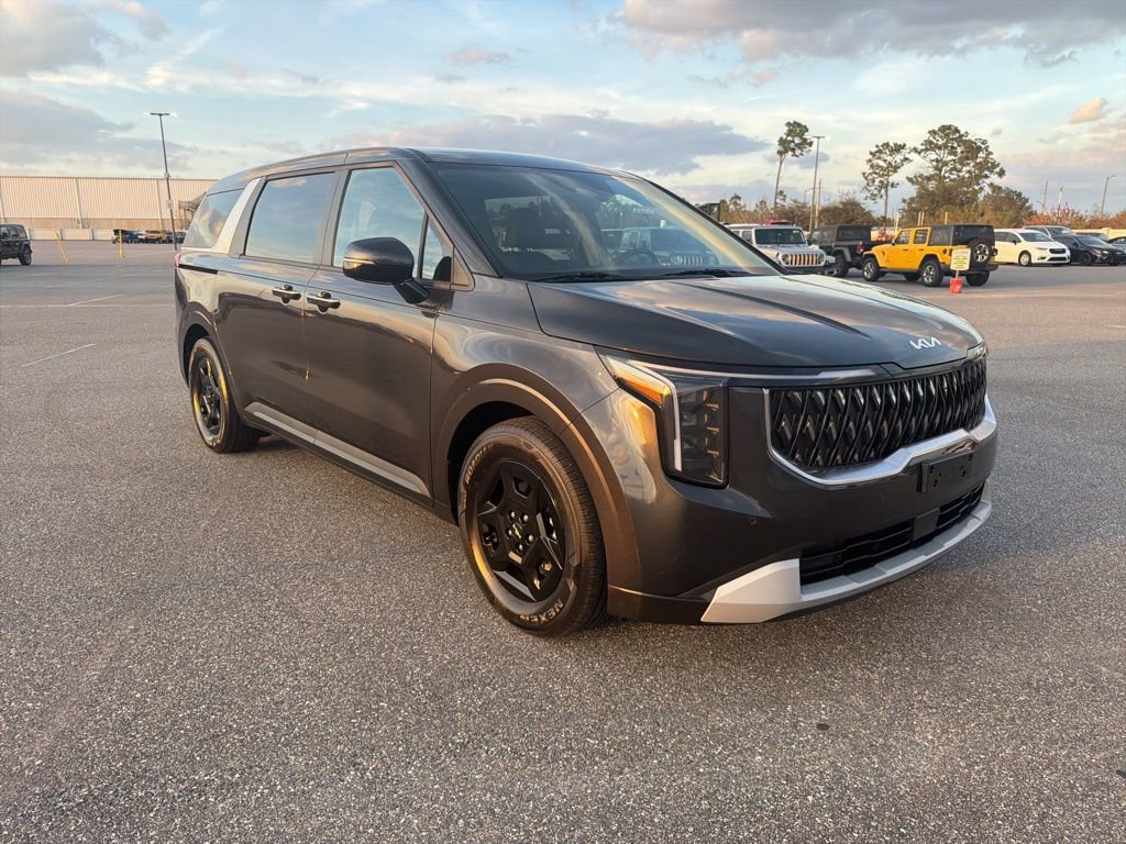 Used 2025 Kia Carnival image 3