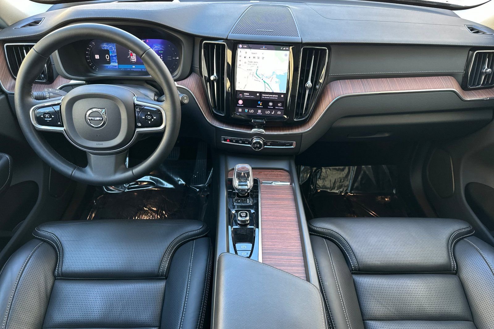 Certified 2023 Volvo XC60 T8 Ultimate AWD/4WD image 3