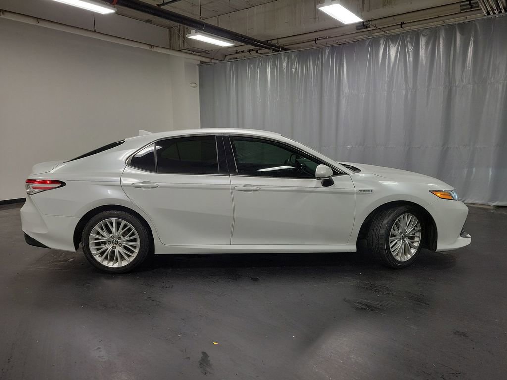 Used 2020 Toyota Camry XLE image 9