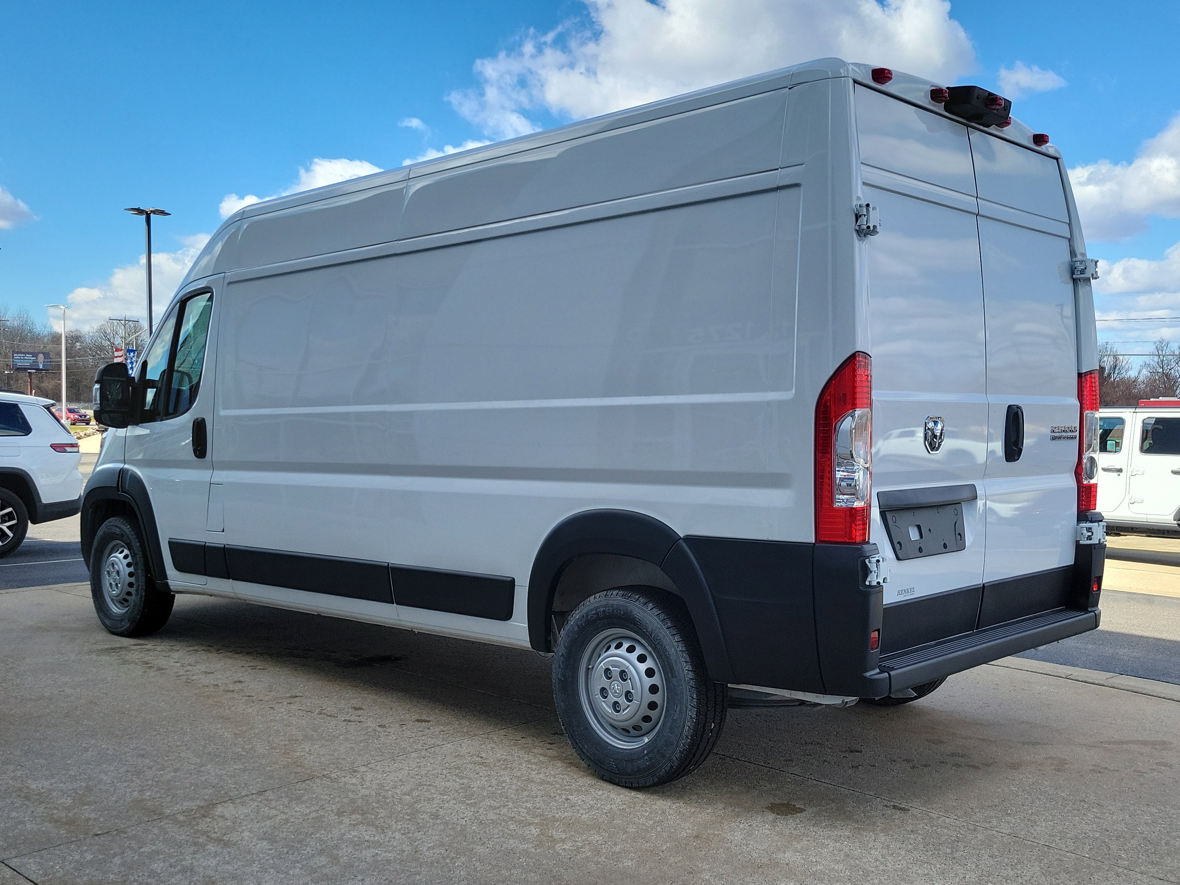 Used 2025 RAM ProMaster 2500 w/ Convenience Group FWD image 3