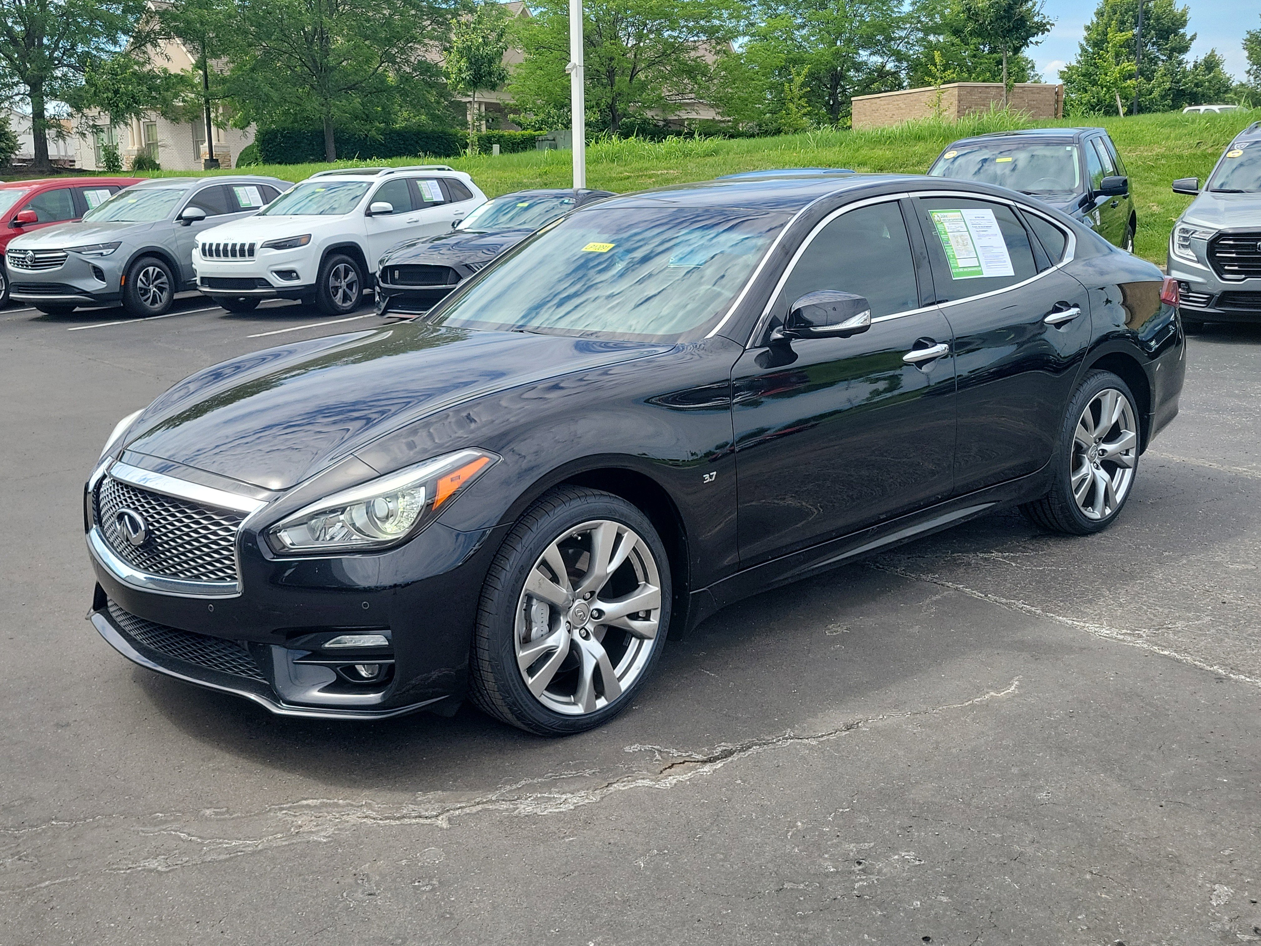 Used 2017 INFINITI Q70 3.7 w/ Sport Package AWD/4WD image 2