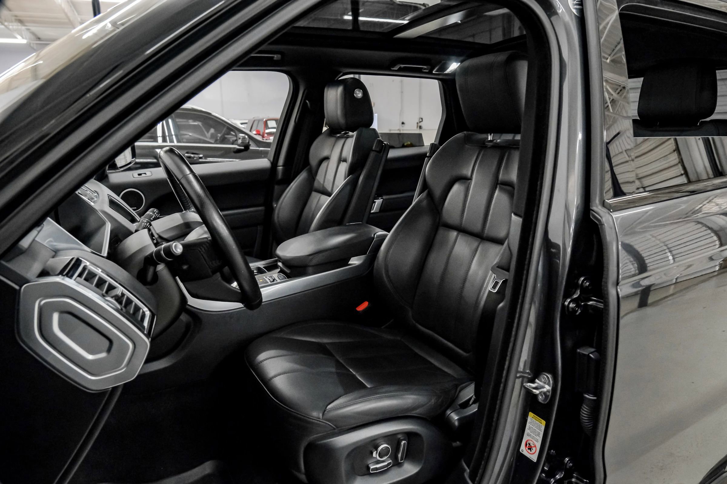 Used 2017 Land Rover Range Rover Sport HSE image 29